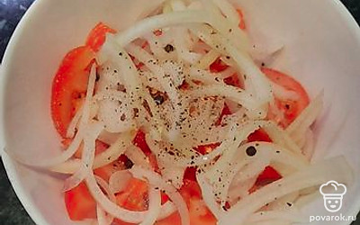 Поперчить, добавить перец черный горошком. 