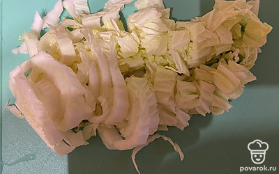 Пекинскую капусту нарежем.