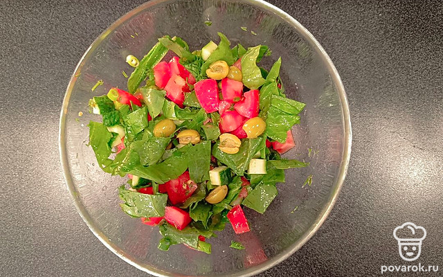 Необычный салат с щавелем и оливками — Рецепт с фото