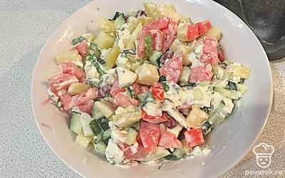 Подаем салат порционно. Приятного аппетита!