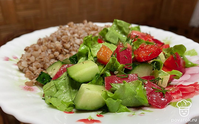 Овощной салат со шпинатом — Рецепт с фото