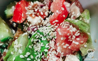 При подаче посыпать кунжутом. 