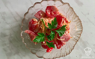 Подавать со свежей зеленью.