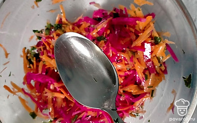 Добавить масло и перемешать.