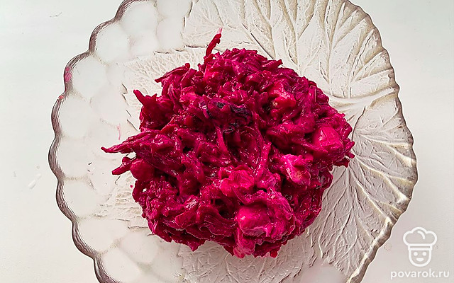 Десертный салат из свеклы и чернослива — Рецепт с фото