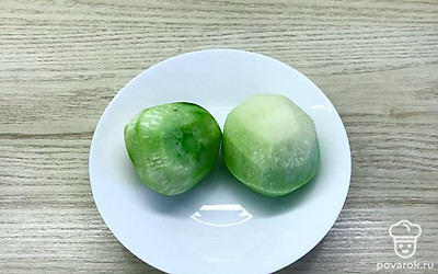 Редьку почистить.