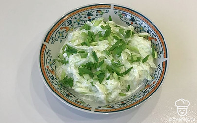 Перед подачей посыпать зелёным луком или свежей зеленью по желанию.