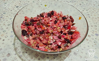 Добавьте остальное количество оливкового масла и все перемешайте.