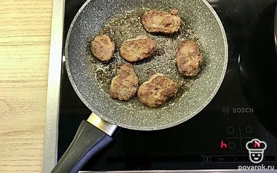 Быстро обжарить на растительном масле.