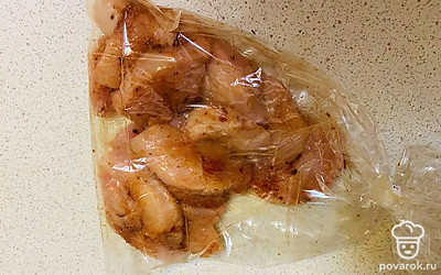 Кладем в пакет для запекания, завязываем.