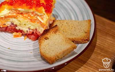 Подавайте порционно, украсив крутоном.