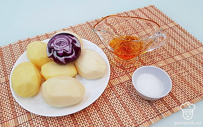 Подготовьте все ингредиенты. Картофель и лук почистите, вымойте.