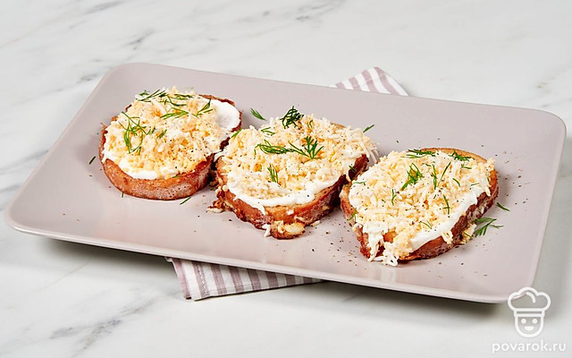 Гренки с чесночным соусом — Рецепт с фото