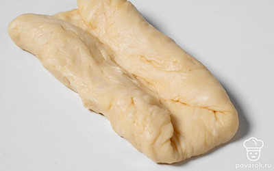 Также сложите противоположный край.