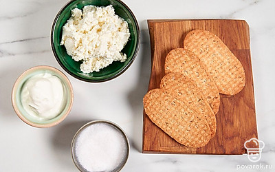 Отмерьте все необходимые ингредиенты. Подготовьте сито и кондитерский мешок.