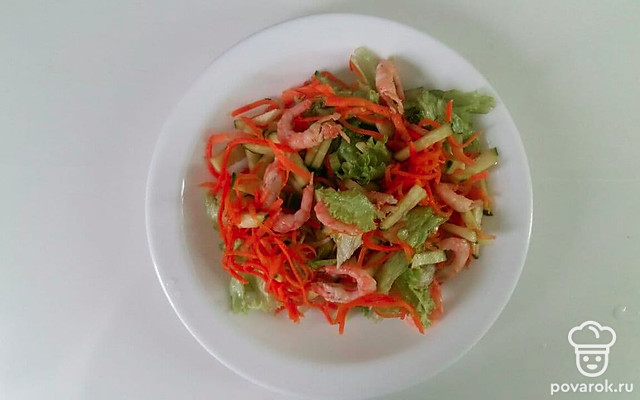 Салат с креветками, морковью и огурцом — Рецепт с фото