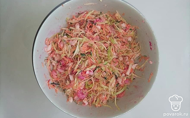 Аппетитный салат с креветками и капустой — Рецепт с фото