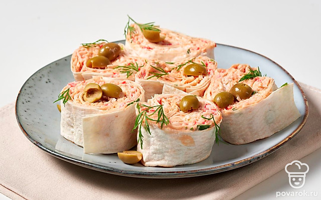 Рулеты из лаваша с крабовыми палочками — Рецепт с фото