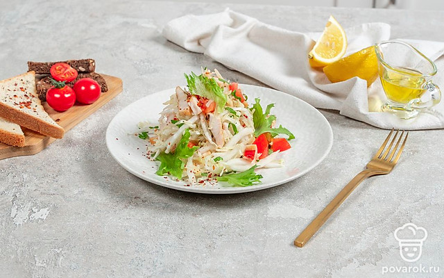Салат из пекинской капусты с курицей и сыром — Рецепт с фото