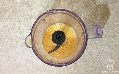 Массу пробейте до однородности.