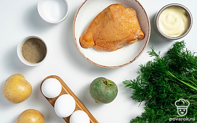 Окорочок очистите от кожи, снимите мясо с костей. Редьку очистите, помойте и обсушите. Яйца сварите вкрутую, остудите и очистите от скорлупы. Картофель сварите в мундире, остудите и почистите. Промойте укроп и петрушку, обсушите, мелко порежьте по отдельности.