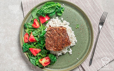 суфле из куриной печени можно подать с любым гарниром или просто со свежими овощами. 