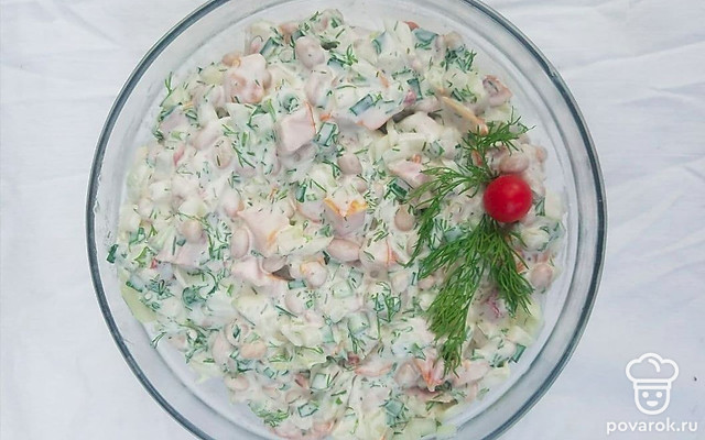 Необычный салат с фасолью и копченой курицей — Рецепт с фото