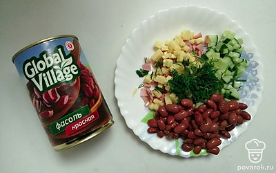 Соедините все ингредиенты, добавьте красную консервированную фасоль.