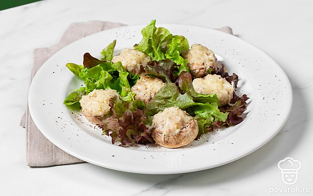 Фаршированные шампиньоны в микроволновке — Рецепт с фото