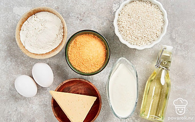 Достаньте все необходимые продукты. Подготовьте небольшую кастрюлю и сковороду.