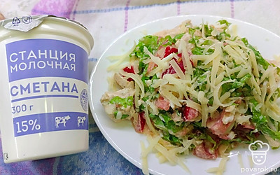 К салату можно подать рассыпчатый картофель. 