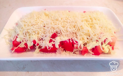 Натрите сыр и выложите воздушной шубкой.