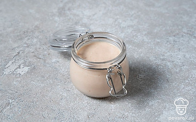 Переложите готовую пасту из фасоли в баночку или контейнер для хранения.