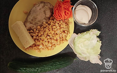 Подготовить продукты. Курицу либо запечь, либо отварить.