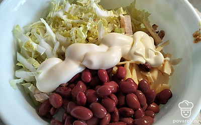 Заправить майонезом и хорошо перемешать.