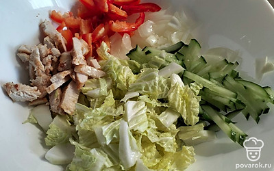 Заправляем все маслом и хорошо перемешиваем.