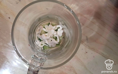 Смазать майонезом. 