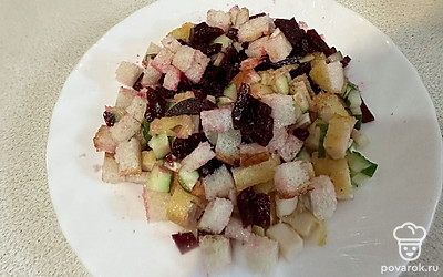 Салат заправляем растительным маслом.