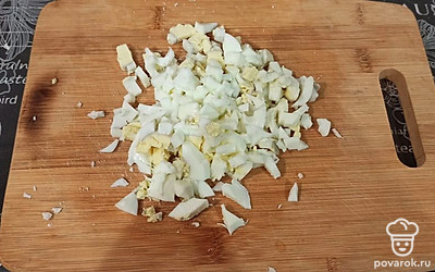 Яйца режем мелко.