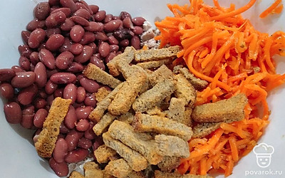 Добавить сухарики. 