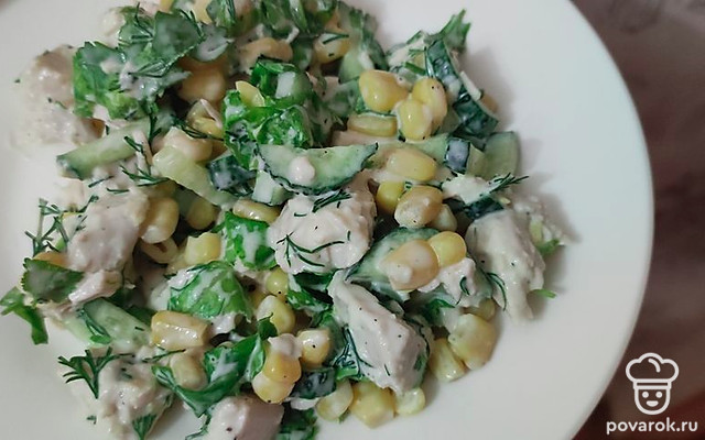 Салат с курицей, зеленью и кукурузой — Рецепт с фото