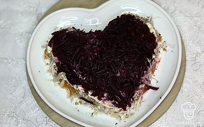 Отварная тертая свёкла.