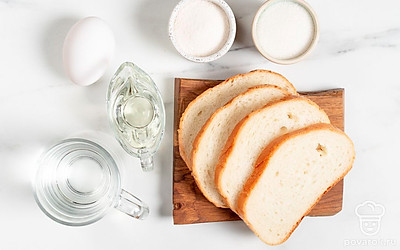 Вымойте и обсушите яйцо. Подготовьте миску и сковороду для жарки гренок. 