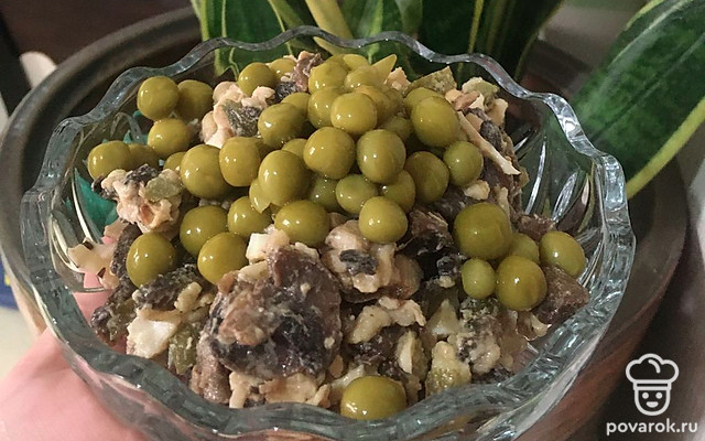 Салат «Радость гурмана» с курицей и грибами — Рецепт с фото