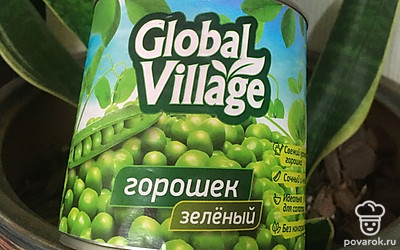 Обязательно добавляем горошек.