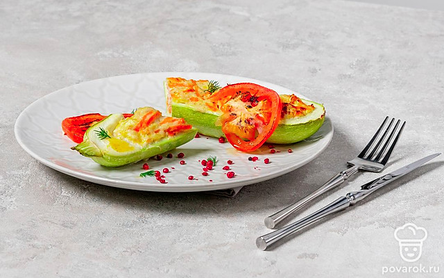Лодочки из кабачков с куриным фаршем — Рецепт с фото