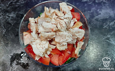 Смешайте ингредиенты, посолите.