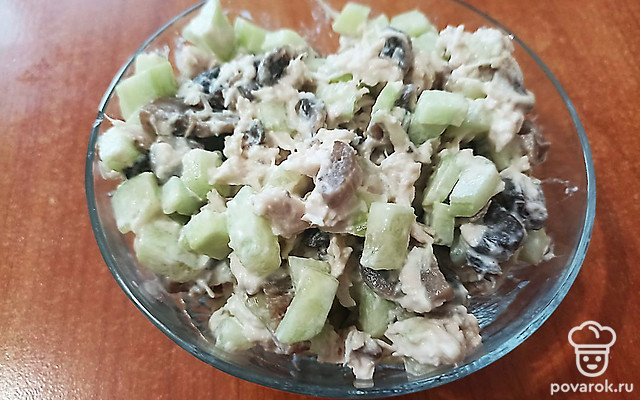 Нежный салат с грибами и свежим огурцом — Рецепт с фото