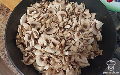 Обжарьте грибы в течение 20 минут.