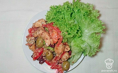 Легкий салат из фасоли и курицы с необычной заправкой — Рецепт с фото